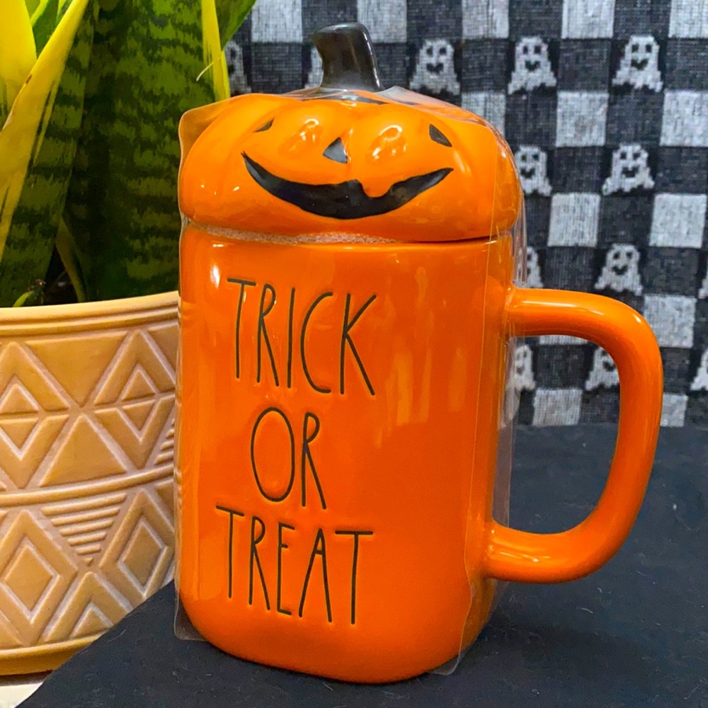 New! Rae Dunn- “Trick or Treat” mug w/lid